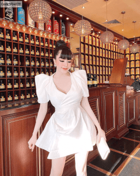 Đầm trắng xòe tay phồng tùng xếp ly
