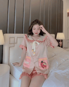 Set bộ ngủ nữ Pijama in hình trái dâu quần đùi vải satin lụa hàng vic