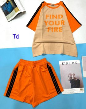 Đồ bộ quần đùi áo tay ngắn in chữ find your fire - DBO4476
