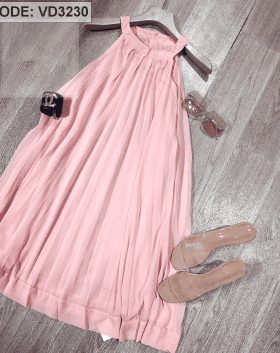 Đầm cổ yếm màu hồng xếp ly
