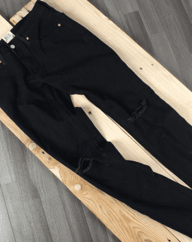 Quần jeans đen ống suông cá tính