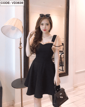Đầm đen xòe tay phối ren màu kem đậm