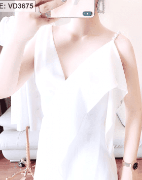 Đầm trắng lệch vai bèo ngực